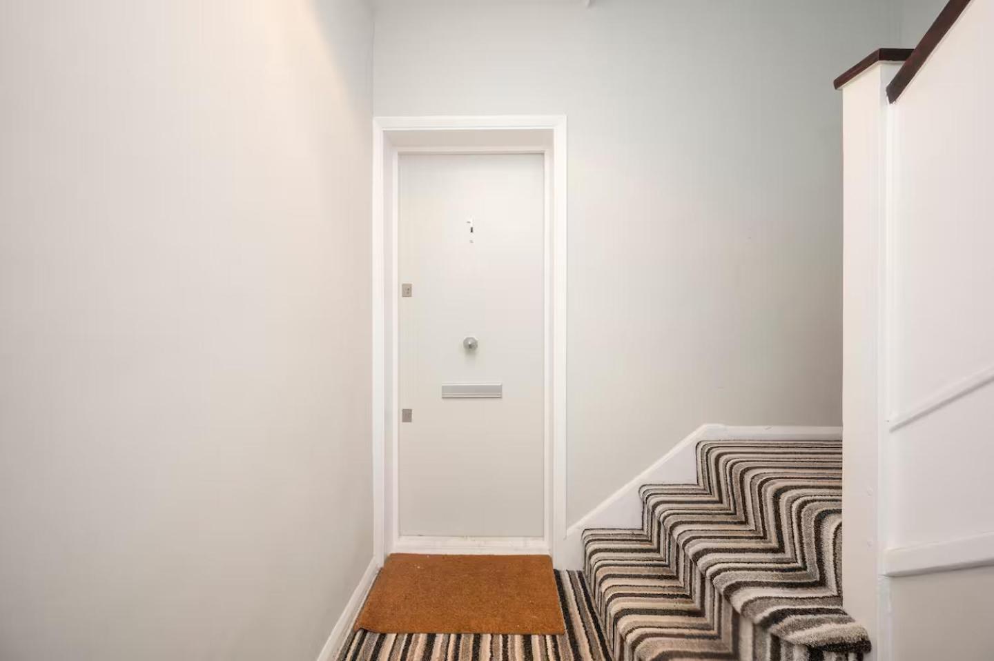 Cosy 1 Bedroom Flat Nestled In De Beauvoir Town Pass The Keys Apartment