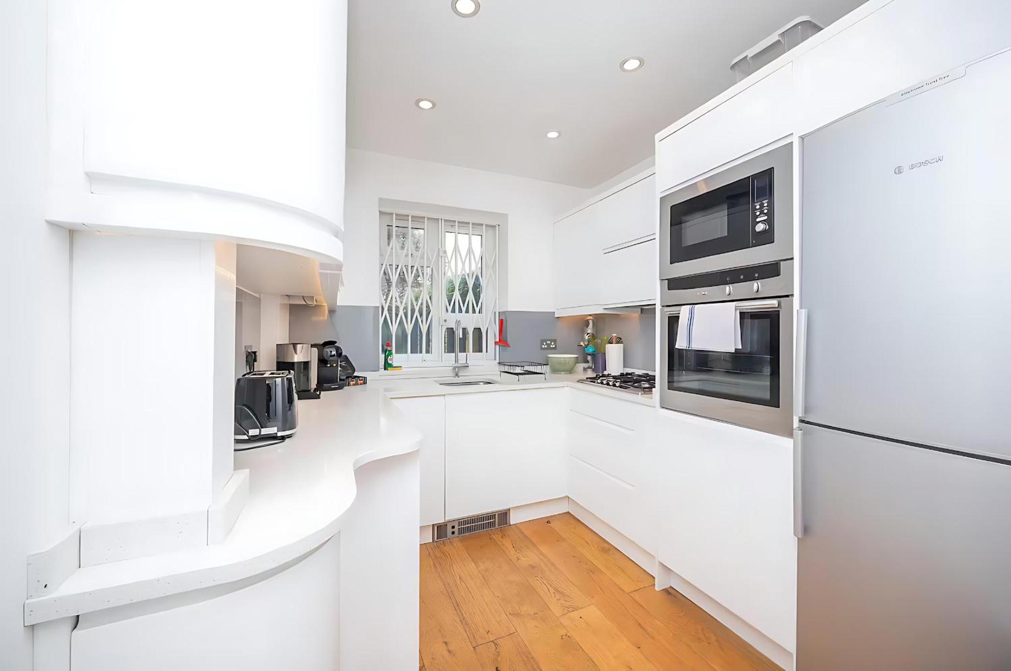 Cosy 1 Bedroom Flat Nestled In De Beauvoir Town Pass The Keys *